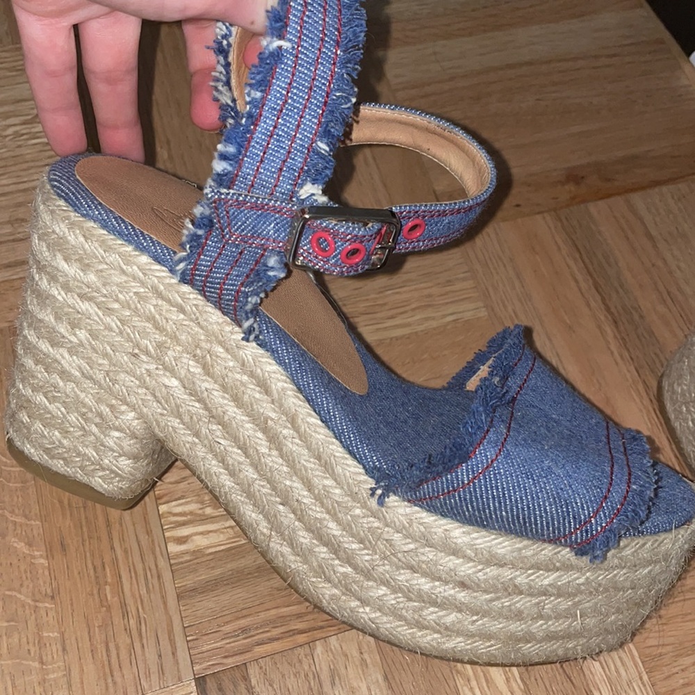 Heels - Picture 2 of 8